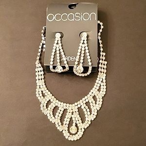 NEW Rhinestone Collar Necklace & Earrings Set!